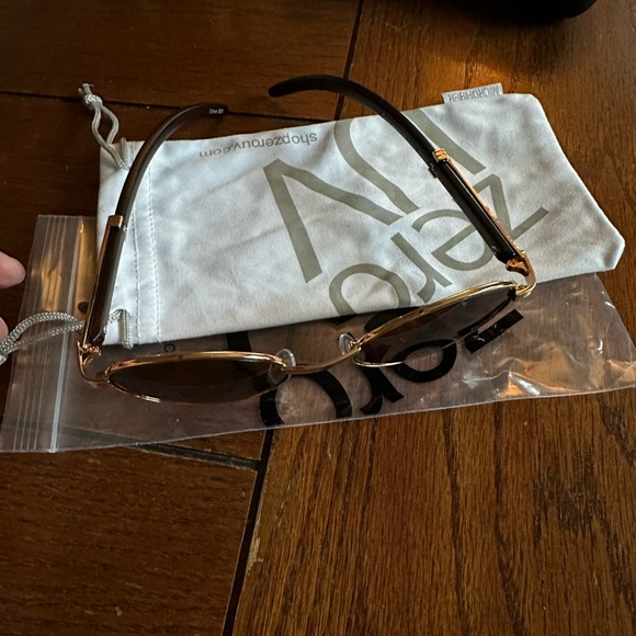 4pcs for $20 in my store ‼️ZeroUV sunglasses polycarbonate lens silicone legs - Picture 3 of 6